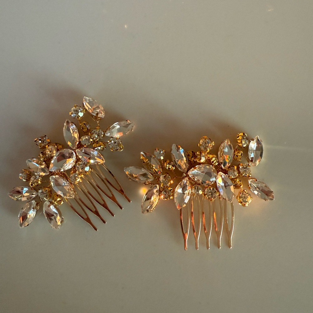 NWT Elegant Gold and Crystal Bridal Hair Combs